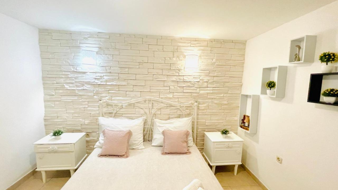 Colorful And Happy Apartment Sukosan - With Parking Extérieur photo
