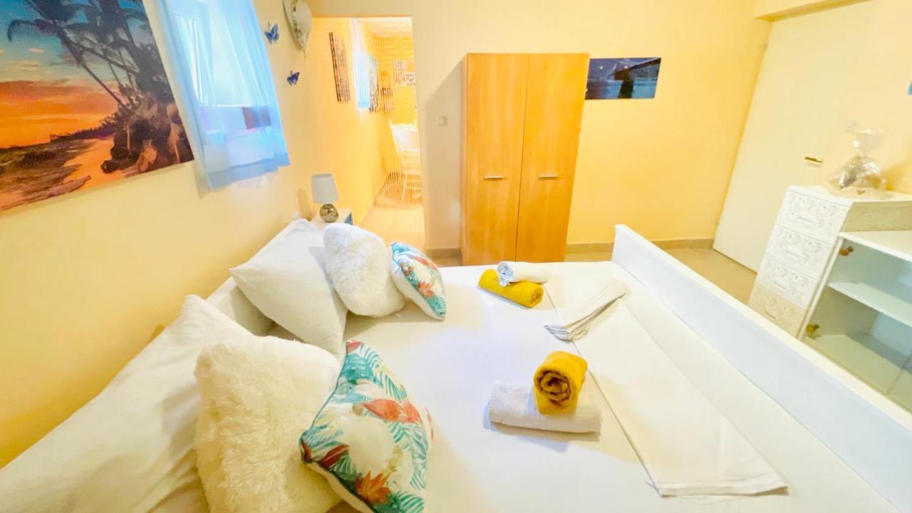 Colorful And Happy Apartment Sukosan - With Parking Extérieur photo